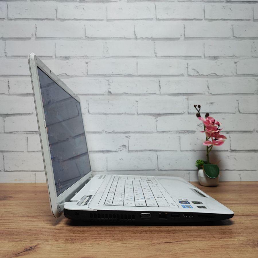 Ноутбук Б/В Toshiba Satellite L775-12T, Intel Core i5-2520M, DDR3 8 GB, SSD 128GB, NVIDIA GeForce GT 525M 1Gb, 17.3"