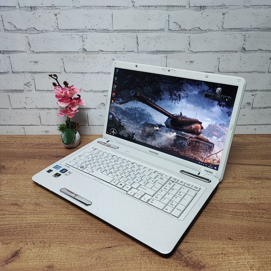 Ноутбук Б/В Toshiba Satellite L775-12T, Intel Core i5-2520M, DDR3 8 GB, SSD 128GB, NVIDIA GeForce GT 525M 1Gb, 17.3"