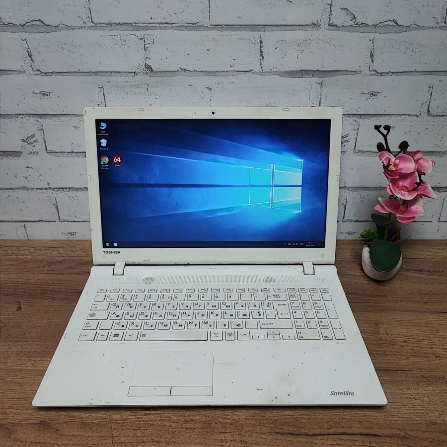 Ноутбук Б/В Toshiba Satellite C55-c-163, AMD A4, DDR3 4 GB, SSD 128GB, AMD Radeon HD R3, 15.6" HD