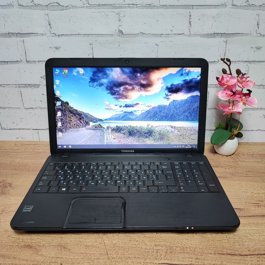 Ноутбук Б/В Toshiba Satellite C850D-11K, AMD E1-1200, DDR3 4 GB, HDD 500GB, AMD Radeon HD 7310, 15.6" HD