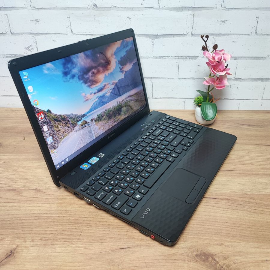 Ноутбук Б/В Sony PCG-71911M, Intel Core i5-2450M, DDR3 8 GB, SSD 256GB, 15.6" HD