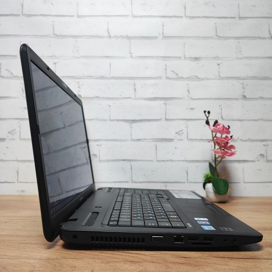 Ноутбук Б/В Toshiba Satellite C670-19E, Intel Core i5-2450M, DDR3 8 GB, SSD 128GB, 17.3" HD