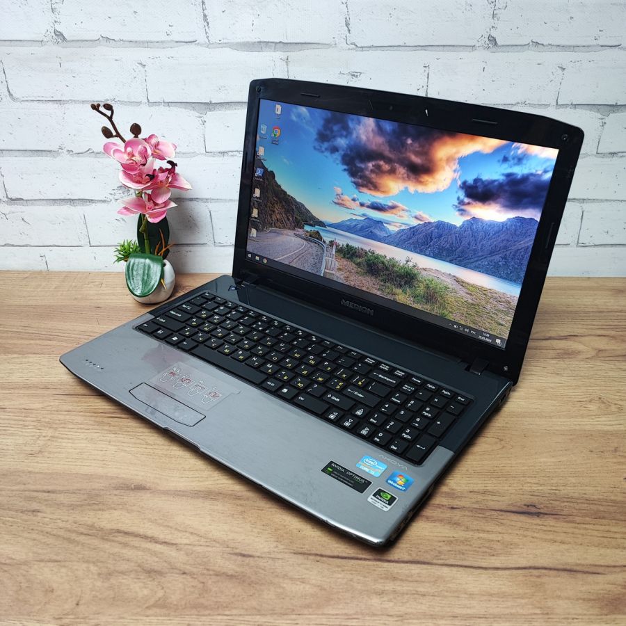 Ноутбук Б/В Medion Akoya P6812, Intel Core i5-2430M, DDR3 8 GB, SSD 128GB, NVIDIA GeForce GT 555M, 15.6"