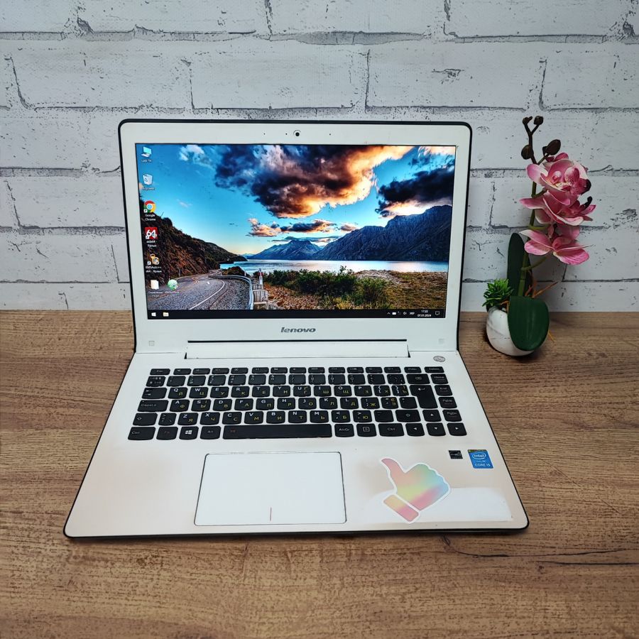 Ноутбук Б/В Lenovo U31-70, Intel Core i5-5200U, DDR3 8 GB, SSD 160GB, 13.3" Full HD