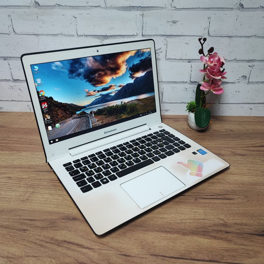 Ноутбук Б/В Lenovo U31-70, Intel Core i5-5200U, DDR3 8 GB, SSD 160GB, 13.3" Full HD