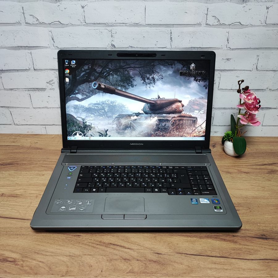 Ноутбук Б/В Medion Akoya P8611, Intel Pentium T4500, DDR2 4 GB, HDD 320GB, NVIDIA GeForce GT 230M 1Gb, 17.3"