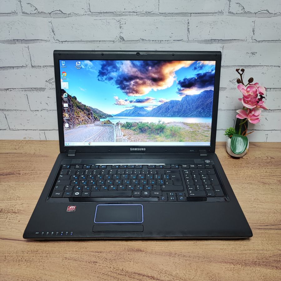 Ноутбук Б/В Samsung E272, Intel Core 2 Duo T6600, DDR2 2 GB, HDD 500GB, AMD Radeon HD 4650, 15.6" HD