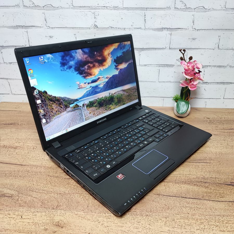 Ноутбук Б/В Samsung E272, Intel Core 2 Duo T6600, DDR2 2 GB, HDD 500GB, AMD Radeon HD 4650, 15.6" HD
