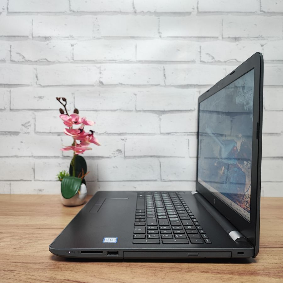 Ноутбук Б/В HP 15-BS033NL, Intel Core i3-6006U, DDR4 24 GB, SSD 256GB, 15.6" HD
