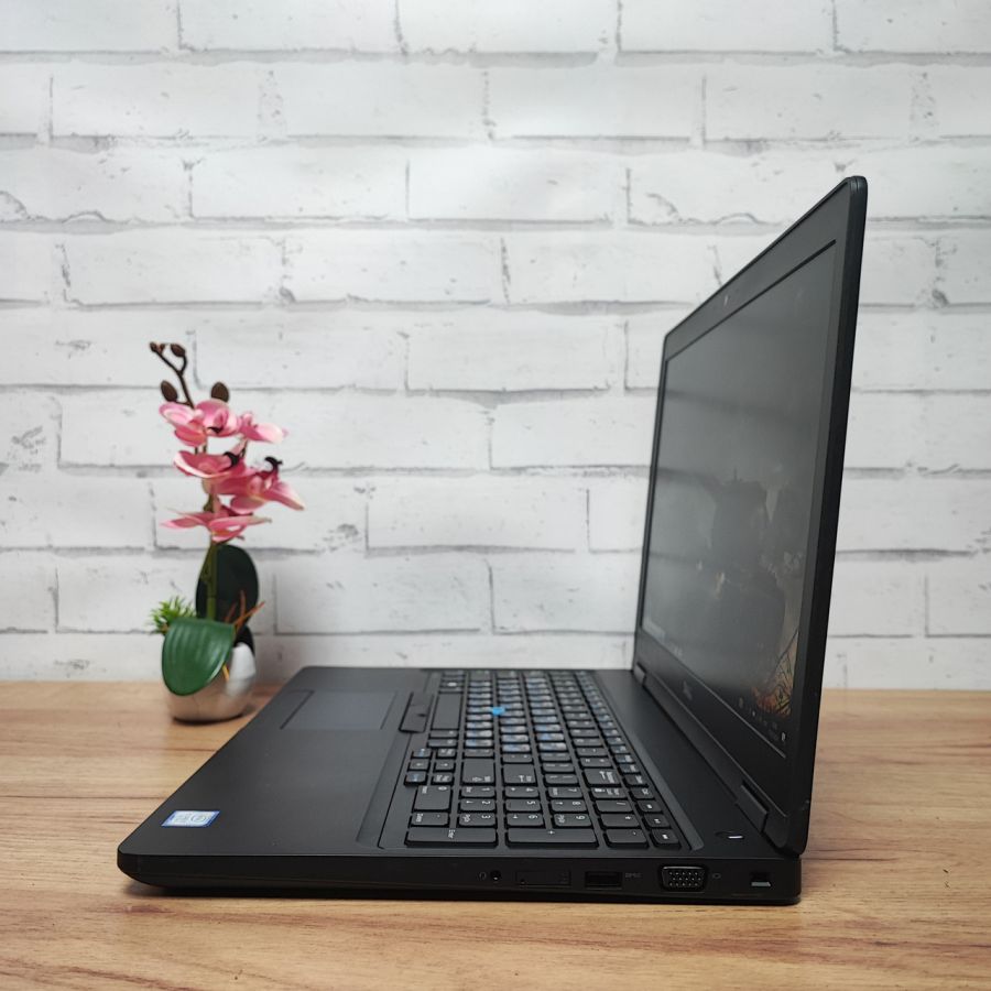 Ноутбук Б/В Dell Latitude 5580, Intel Core i5-8350M, DDR4 16 GB, SSD 256GB, 15.6" Full HD