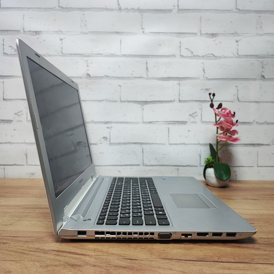 Ноутбук Б/В Lenovo 80K6, Intel Core i5-5200U, DDR3 8 GB, SSD 500GB, 15.6" Full HD
