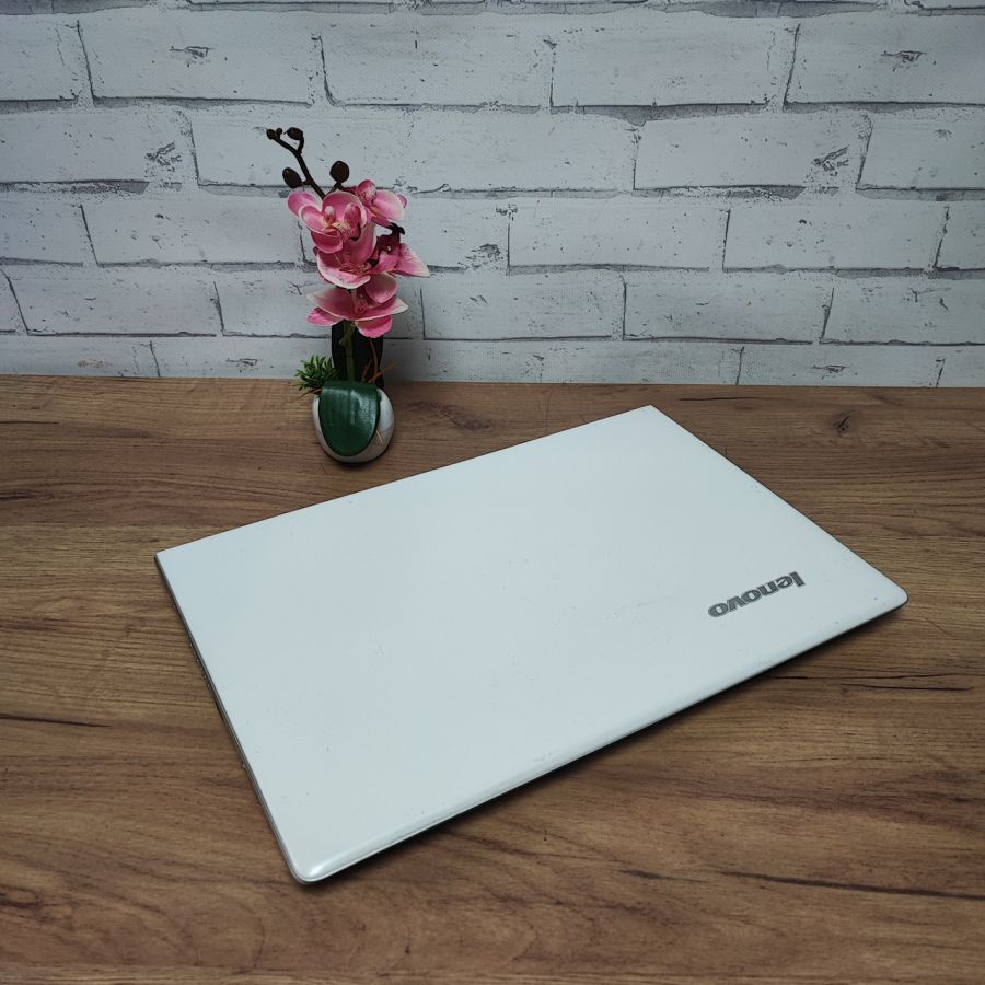Ноутбук Б/В Lenovo 80K6, Intel Core i5-5200U, DDR3 8 GB, SSD 500GB, 15.6" Full HD