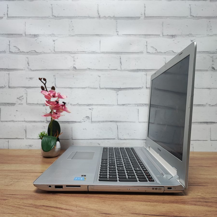 Ноутбук Б/В Lenovo 80K6, Intel Core i5-5200U, DDR3 8 GB, SSD 500GB, 15.6" Full HD
