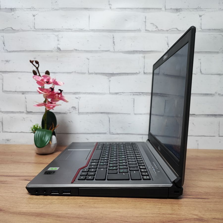 Ноутбук Б/В Fujitsu E744, Intel Core i5-4300M, DDR3 8 GB, SSD 120GB, 14" HD