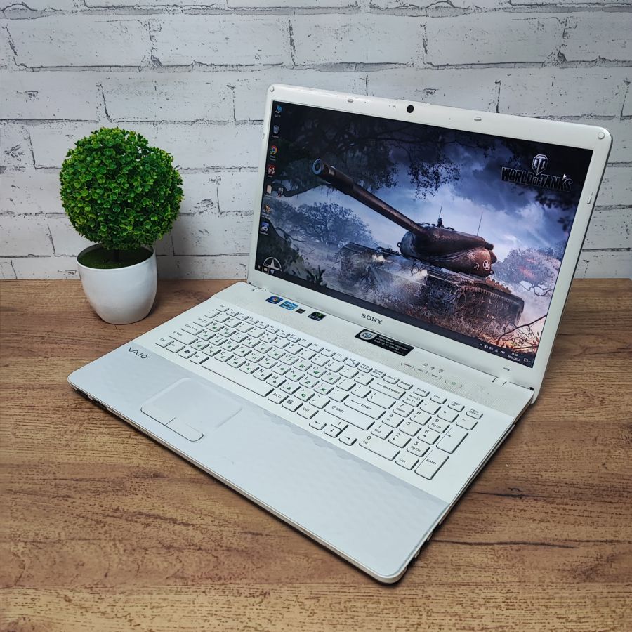 Уцінка! Ноутбук Б/В Sony PCG-91211M, Intel Core i3-2330M, DDR3 8 GB, SSD 120GB, NVIDIA GeForce 410M 1Gb, 18.4"