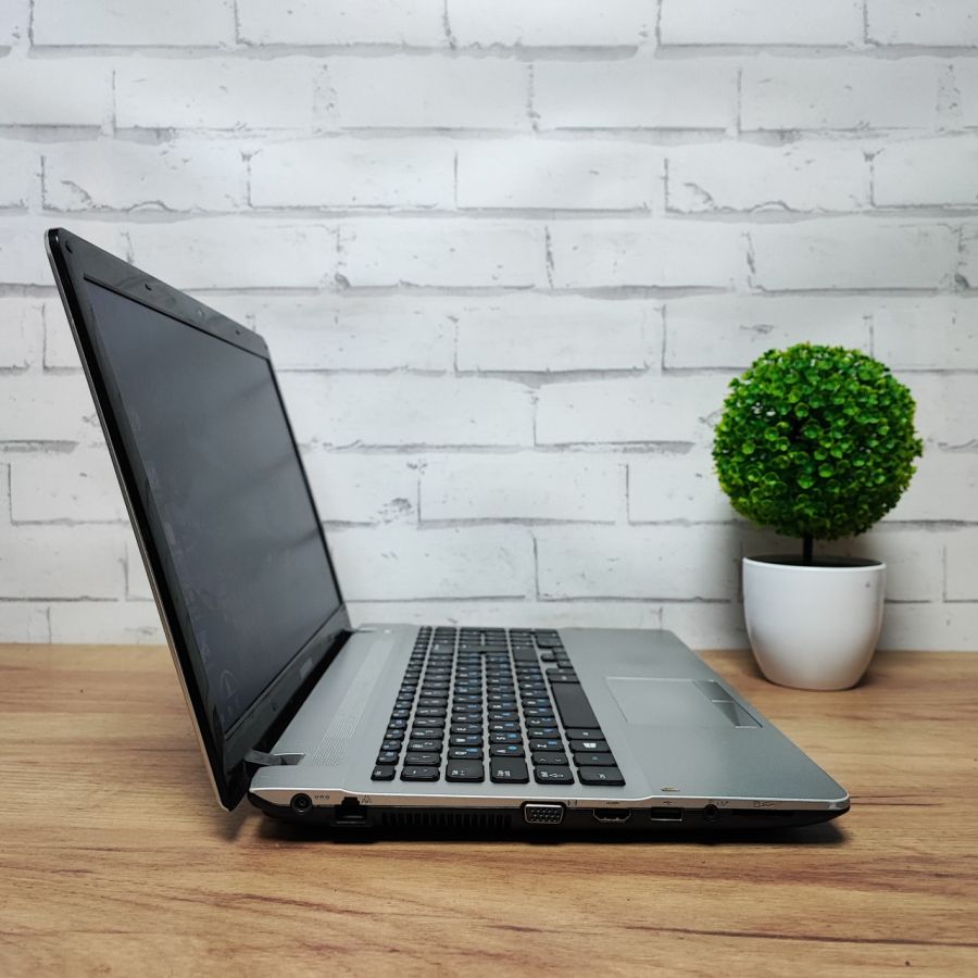 Ноутбук Б/В Samsung 270E, Intel Core i3-3110M, DDR3 8 GB, SSD 120GB, 15.6" HD