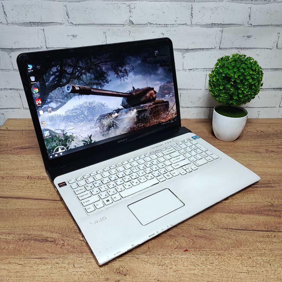 Ноутбук Б/В Sony SVE171E11M, Intel Core i3-3110M, DDR3 8 GB, SSD 120GB, AMD Radeon HD 7500M 1Gb, 17.3" HD