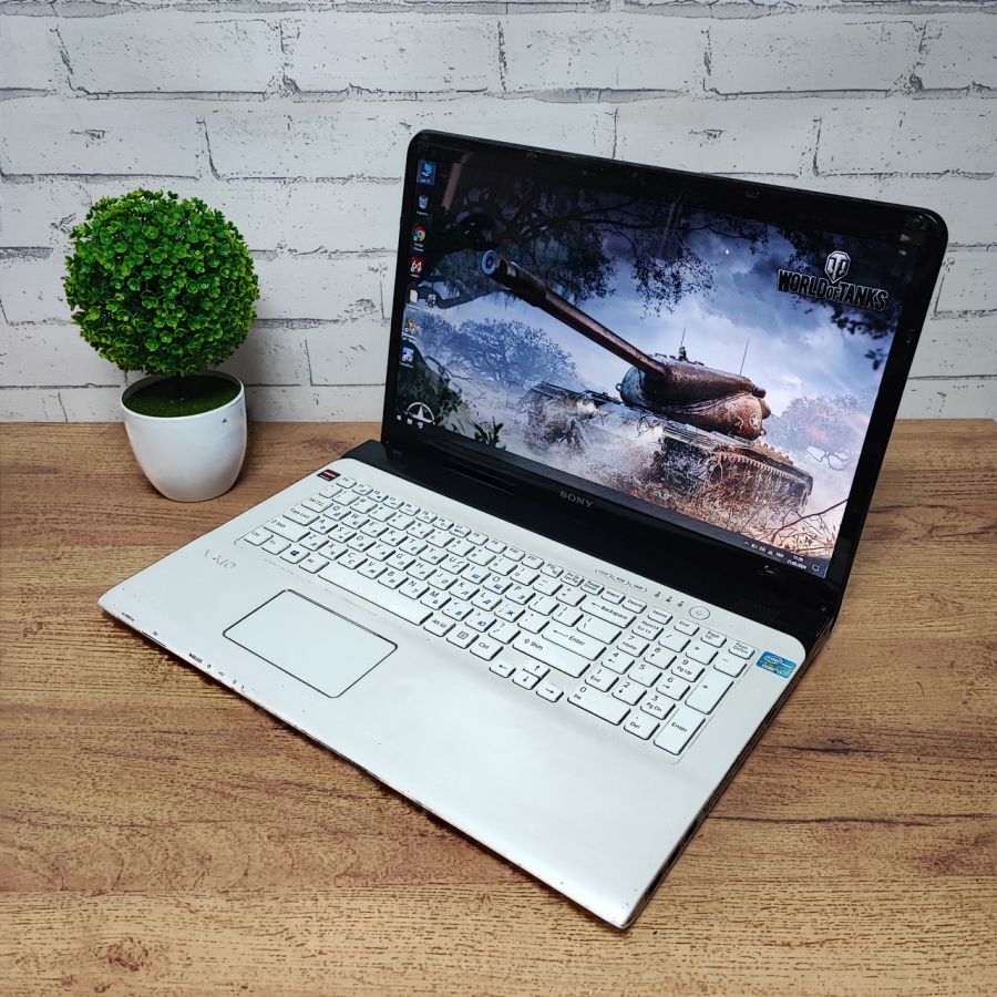 Ноутбук Б/В Sony SVE171E11M, Intel Core i3-3110M, DDR3 8 GB, SSD 120GB, AMD Radeon HD 7500M 1Gb, 17.3" HD