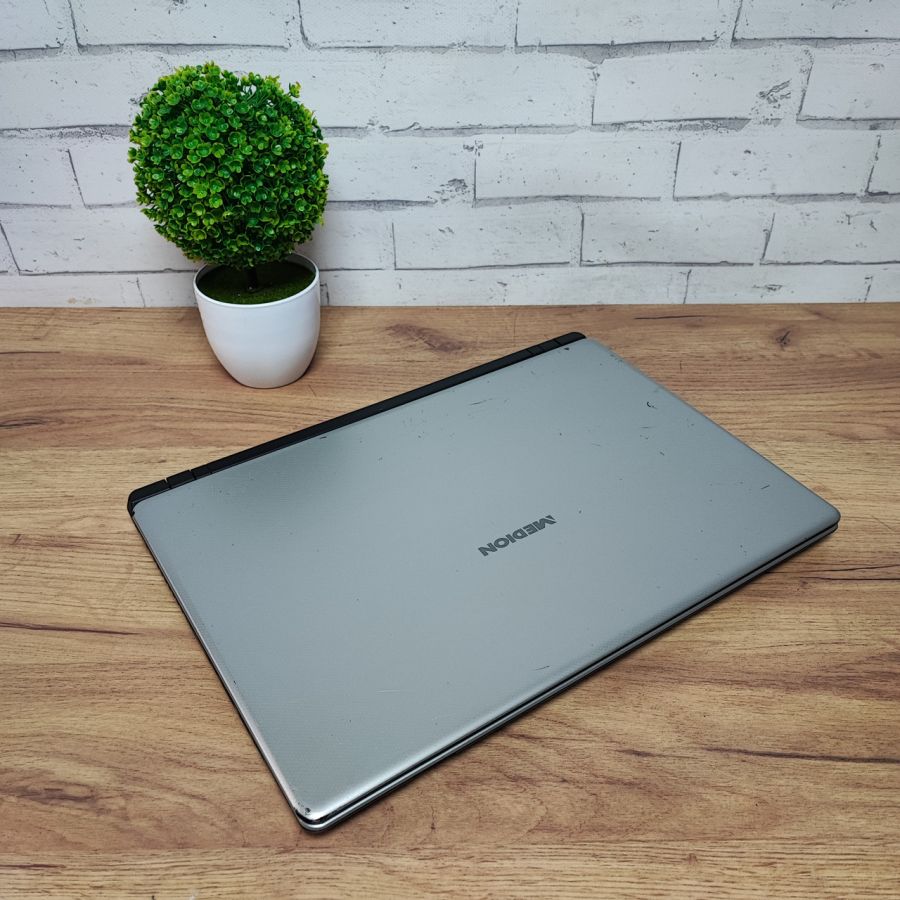 Ноутбук Б/В Medion MD61100, Intel Core i5-7200U, DDR4 16 GB, SSD 128GB + HDD 1TB, 15.6" Full HD