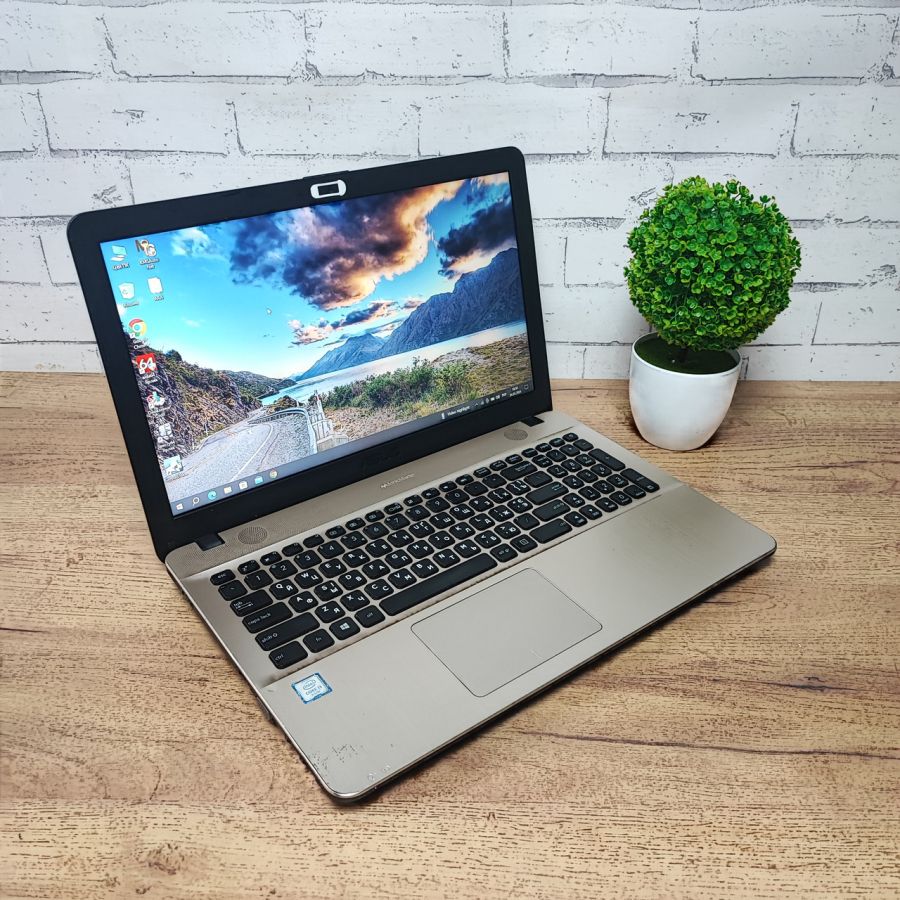 Ноутбук Б/В ASUS X541U, Intel Core i3-6006U, DDR4 16 GB, SSD 256GB, 15.6" HD