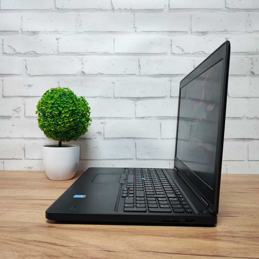 Ноутбук Б/В Dell Latitude E5550, Intel Core i3-5010U, DDR3 8 GB, SSD 128GB, 15.6" HD