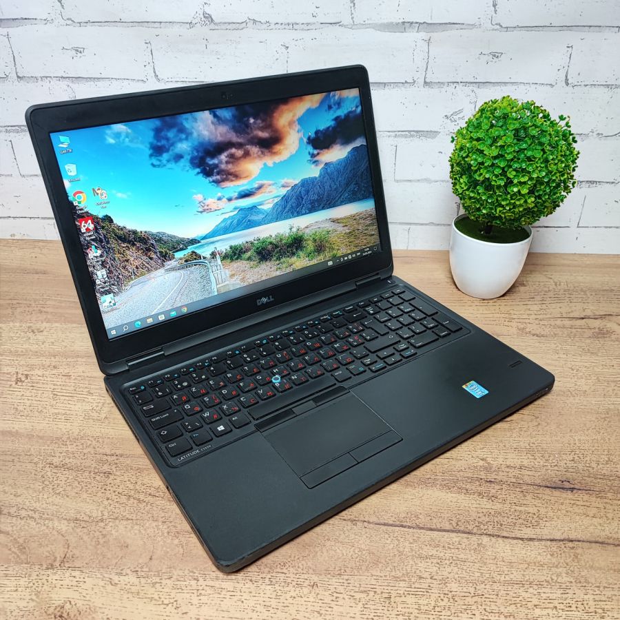 Ноутбук Б/В Dell Latitude E5550, Intel Core i3-5010U, DDR3 8 GB, SSD 128GB, 15.6" HD