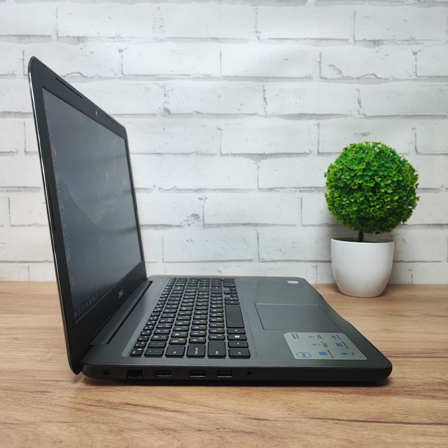 Ноутбук Б/В Dell Inspiron 15 P66F, Intel Core i5-7200U, DDR4 16 GB, SSD 360GB, AMD Radeon R7 M440 4Gb, 15.6" Full HD