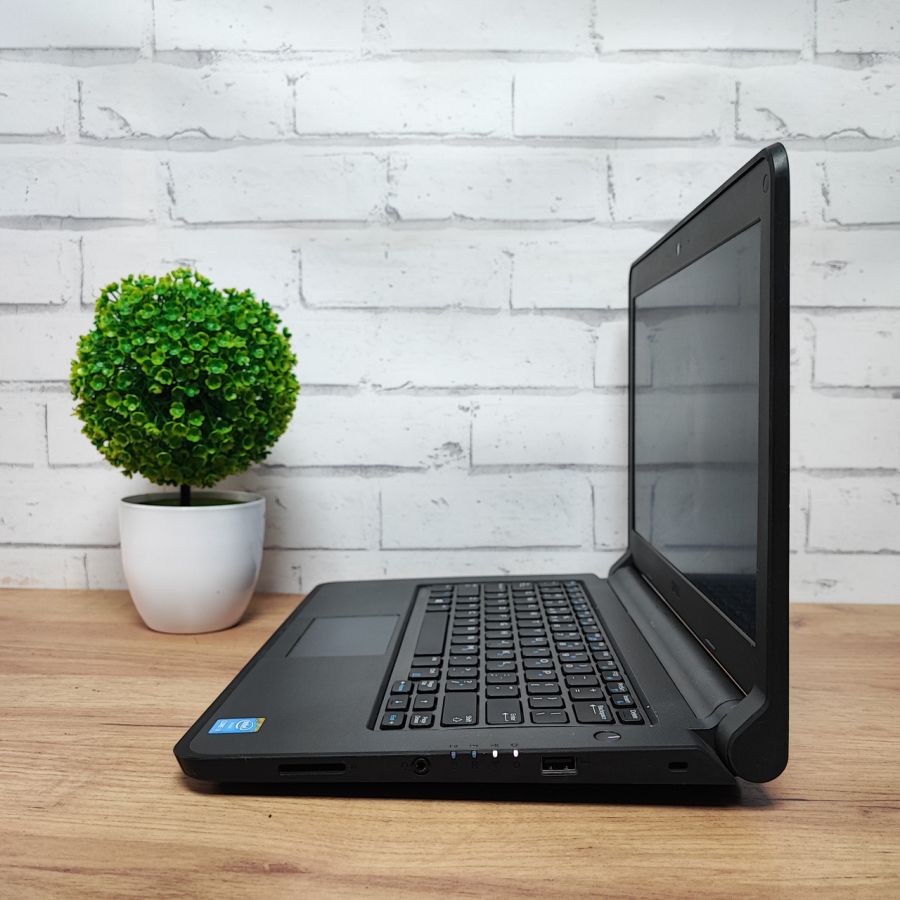 Ноутбук Б/В Dell Latitude 3350, Intel Core i3-5005U, DDR3 8 GB, SSD 128GB, 13.3" HD