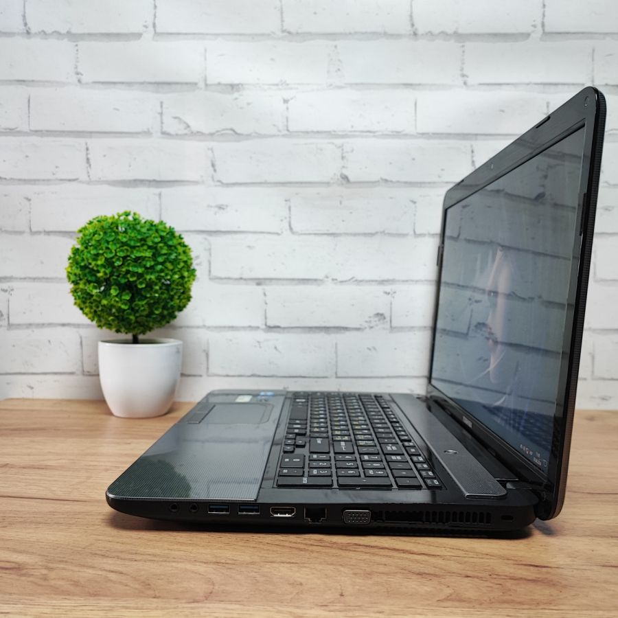 Ноутбук Б/В Toshiba Satellite L875-S7209, Intel Core i3-2370M, DDR3 8 GB, SSD 128GB, 17.3" HD