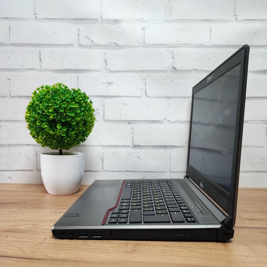 Ноутбук Б/В Fujitsu E734, Intel Core i5-4300M, DDR3 8 GB, SSD 128GB, 14" HD