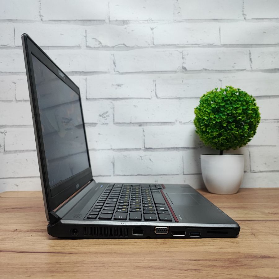 Ноутбук Б/В Fujitsu E734, Intel Core i5-4300M, DDR3 8 GB, SSD 128GB, 14" HD