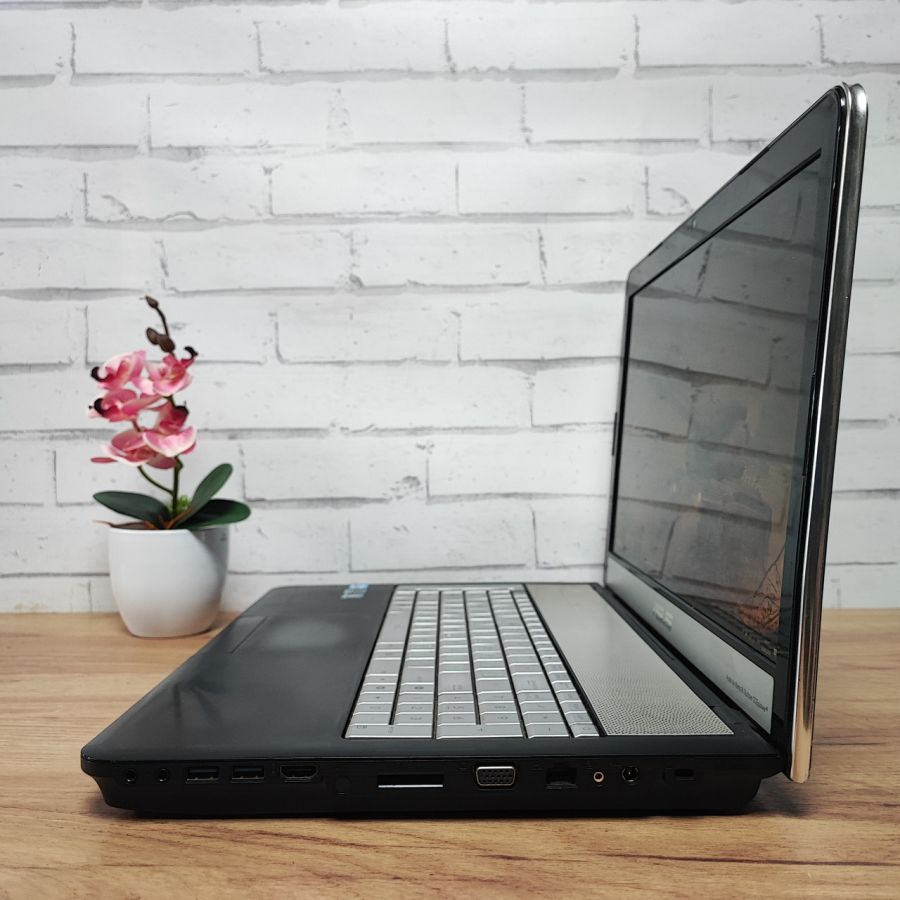 Ноутбук Б/В ASUS N75S, Intel Core i7-2630QM, DDR3 8 GB, SSD 256GB + HDD 700GB, NVIDIA GeForce GT555M 2Gb, 17" Full HD