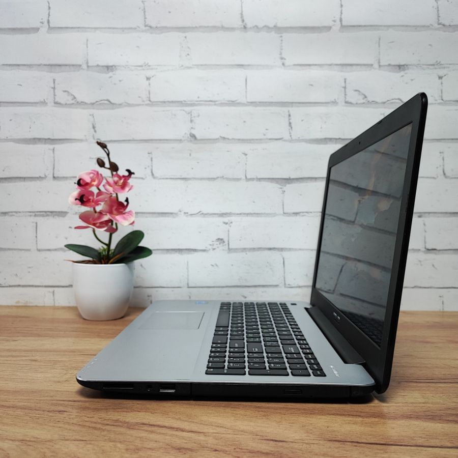 Ноутбук Б/В ASUS R556L, Intel Core i3-4030U, DDR3 8 GB, SSD 128GB, 15.6" HD
