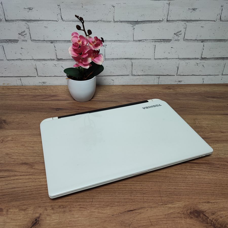 Ноутбук Б/В Toshiba Satellite L50-B-1TX, Intel Core i3-4005U, DDR3 8 GB, SSD 128GB, 15.6" HD
