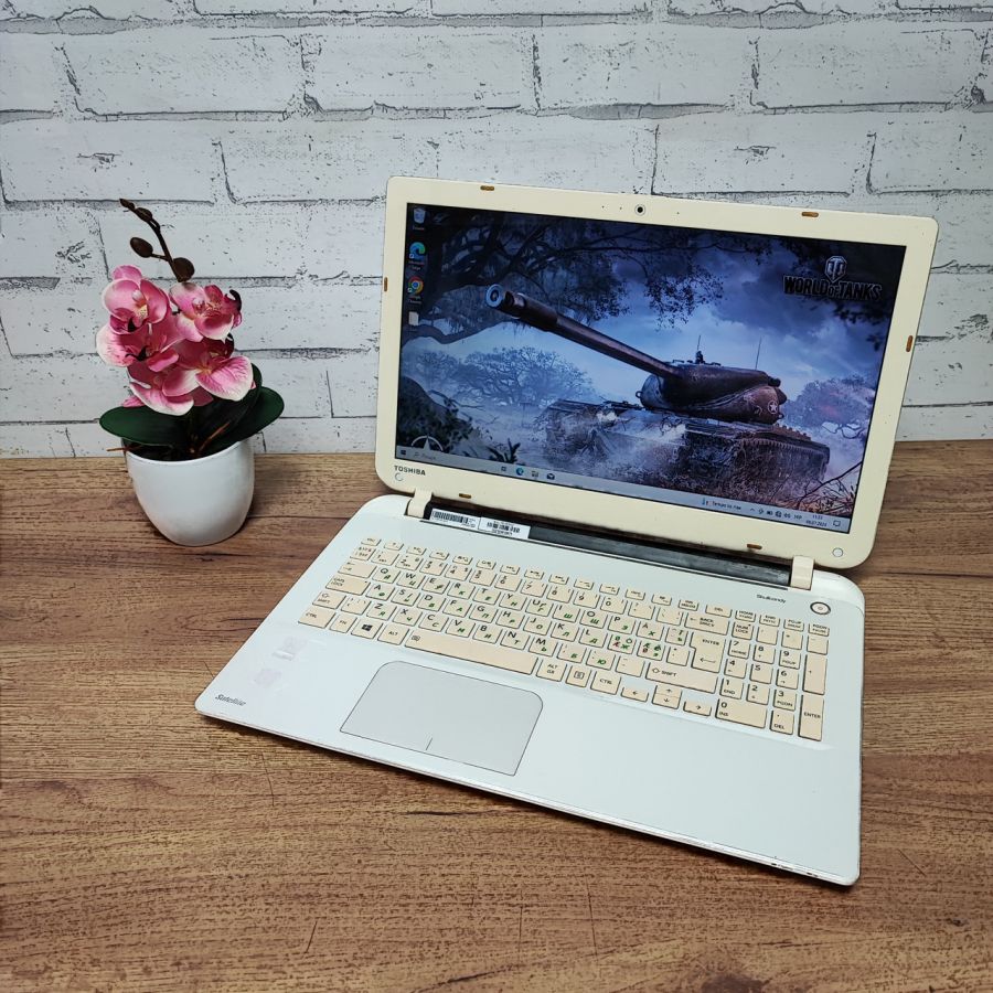 Ноутбук Б/В Toshiba Satellite L50-B-1TX, Intel Core i3-4005U, DDR3 8 GB, SSD 128GB, 15.6" HD