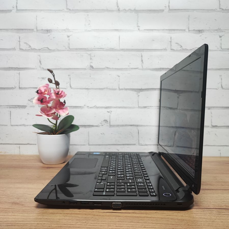 Ноутбук Б/В Toshiba Stellite L50-B-212, Intel Core i3-4005U, DDR3 8 GB, SSD 256GB, 15.6" HD