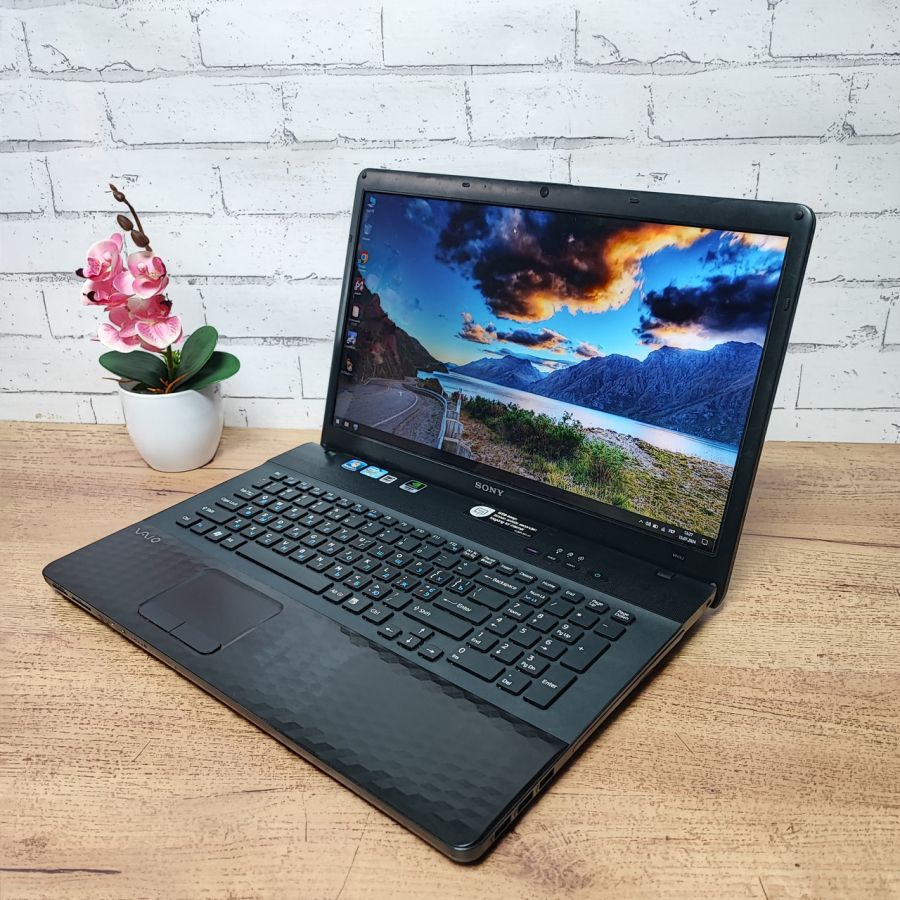 Ноутбук Б/В Sony PCG-91211M, Intel Core i3-2430M, DDR3 8 GB, SSD 128GB, NVIDIA GeForce 410M 1Gb, 18.4"