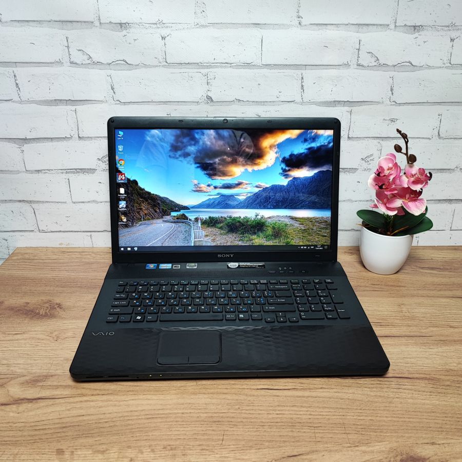 Ноутбук Б/В Sony PCG-91211M, Intel Core i3-2430M, DDR3 8 GB, SSD 128GB, NVIDIA GeForce 410M 1Gb, 18.4"