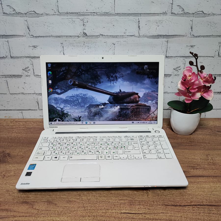Ноутбук Б/В Toshiba Satellite C55-A-1MW, Intel Core i5-4200M, DDR3 8 GB, SSD 256GB, 15.6" HD