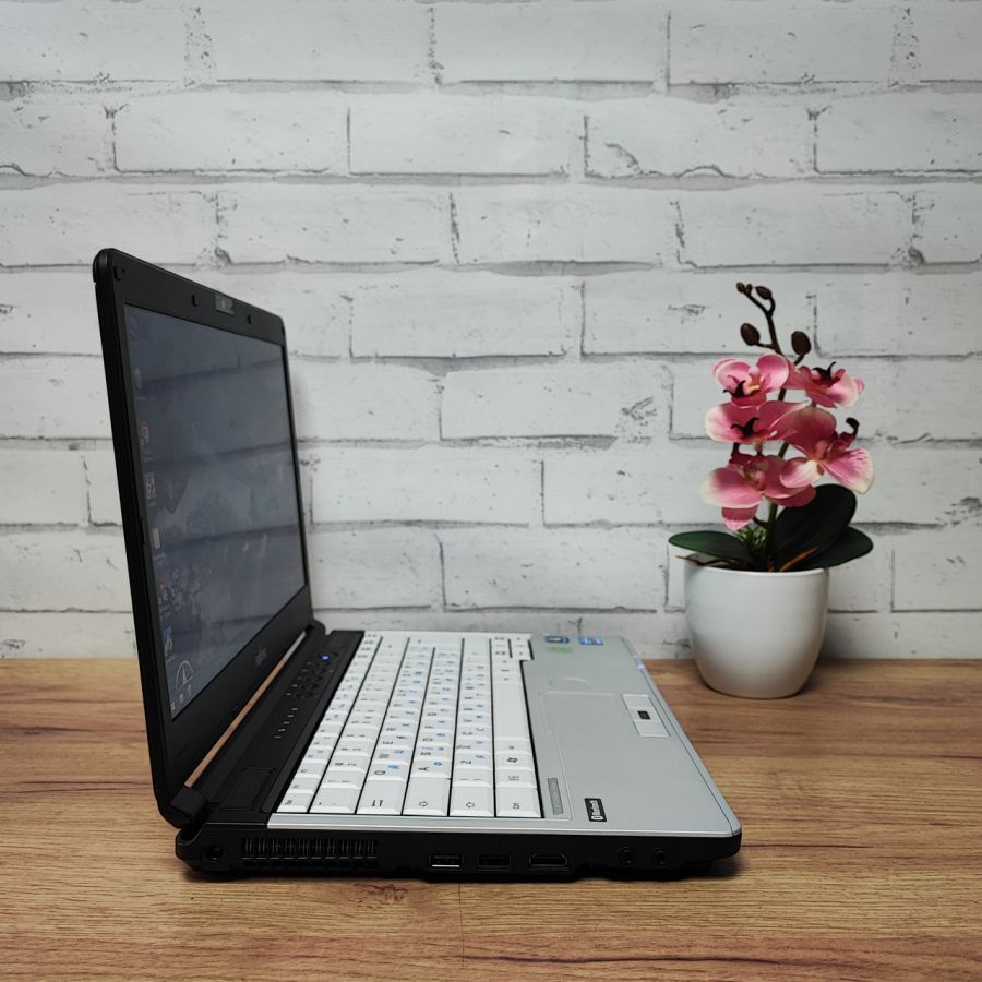 Ноутбук Б/В Fujitsu S761, Intel Core i5-2520M, DDR3 8 GB, SSD 128GB, 13.3" HD