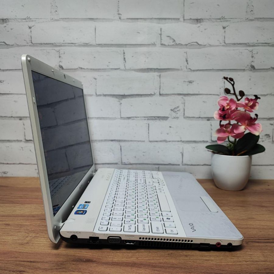 Ноутбук Б/В Sony PCG-71911M, Intel Core i3-2330M, DDR3 8 GB, SSD 128GB, 15.6" HD
