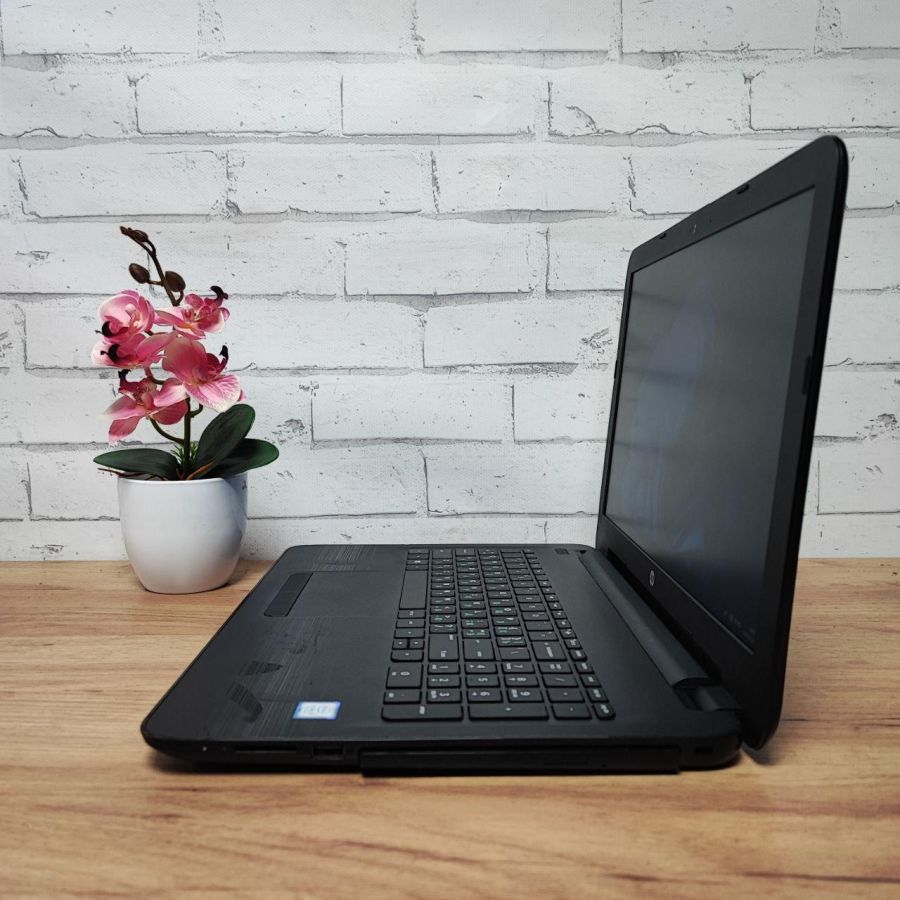 Ноутбук Б/В HP 15-AY128ND, Intel Core i5-7200U, DDR4 16 GB, SSD 256GB, 15.6" Full HD