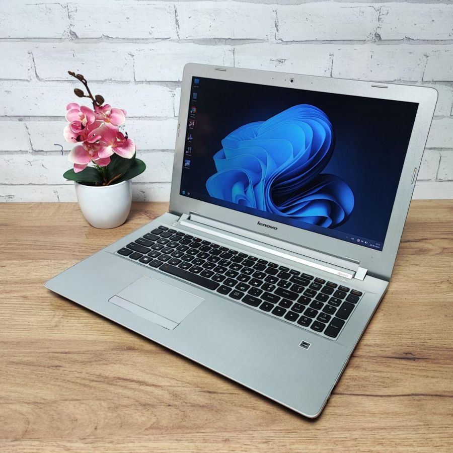 Ноутбук Б/В Lenovo IdeaPad 500, AMD A8-8600P, DDR3 8 GB, SSD 256GB, AMD Radeon R6, 15.6" Full HD