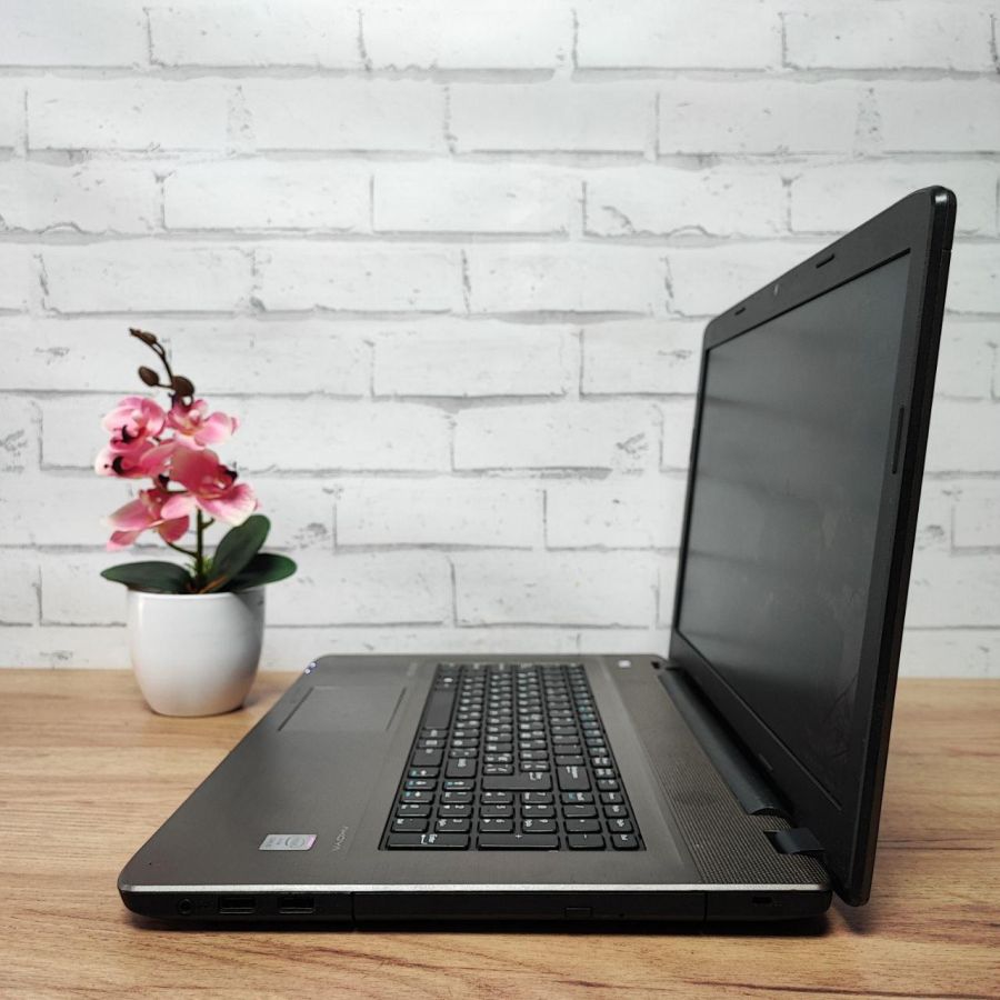 Ноутбук Б/В Medion Akoya E7416, Intel Core i5-5200U, DDR3 8 GB, SSD 256GB, 17.3" HD