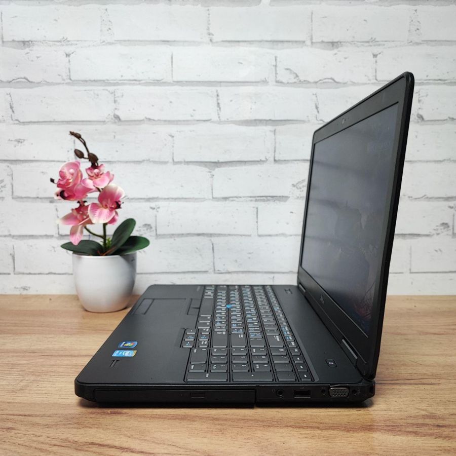 Уцінка! Ноутбук Б/В Dell Latitude E5540, Intel Core i7-4600U, DDR3 8 GB, SSD 128GB, NVIDIA GeForce GT 720M 2Gb, 15.6" Full HD