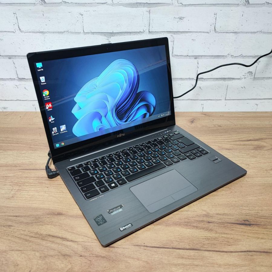 Уцінка! Ноутбук Б/В Fujitsu U904, Intel Core i5-4300U, DDR3 6 GB, SSD 128GB, 14" (3200x1800) Сенсор