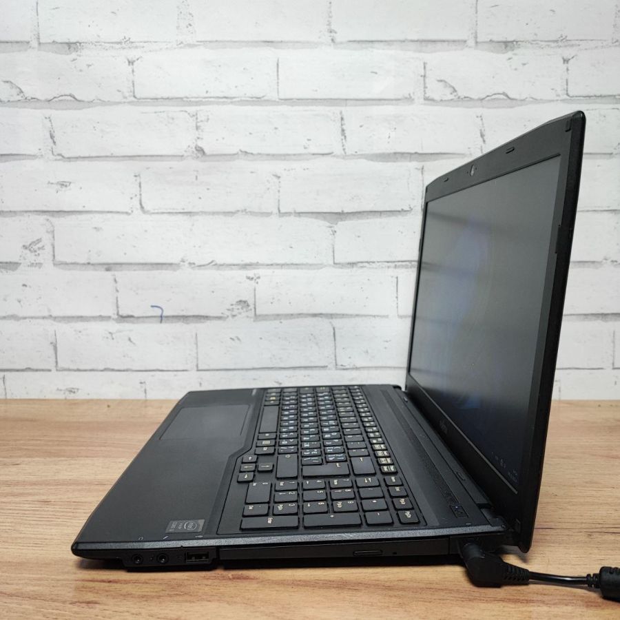 Ноутбук Б/В Fujitsu A514, Intel Core i3-4005U, DDR3 8 GB, SSD 128GB, 15.6" HD