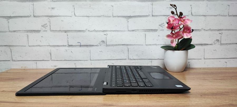 Уцінка! Ноутбук Б/В Lenovoment, Intel Core i3-6300U, DDR3 8 GB, SSD 32GB, 13" Full HD