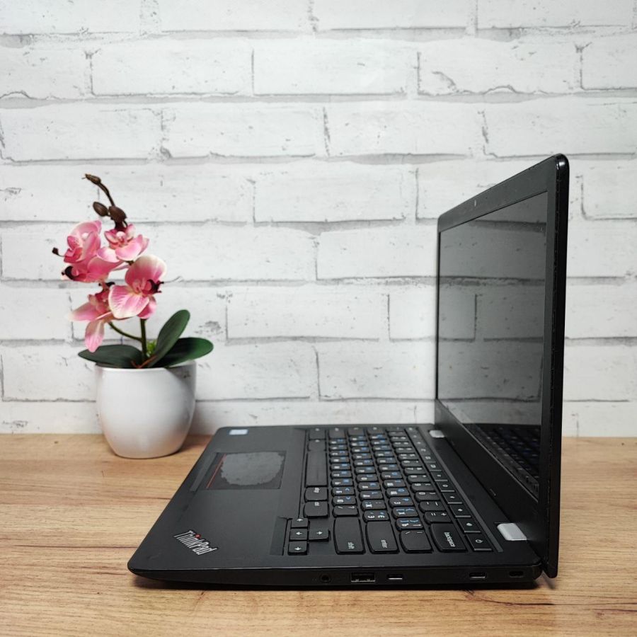 Уцінка! Ноутбук Б/В Lenovoment, Intel Core i3-6300U, DDR3 8 GB, SSD 32GB, 13" Full HD