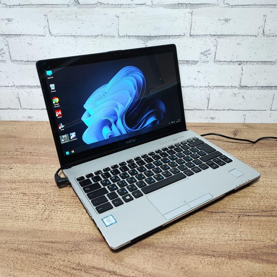 Ноутбук Б/В Fujitsu S937, Intel Core i5-7300U, DDR4 12 GB, SSD 256GB, 13" Full HD Сенсор